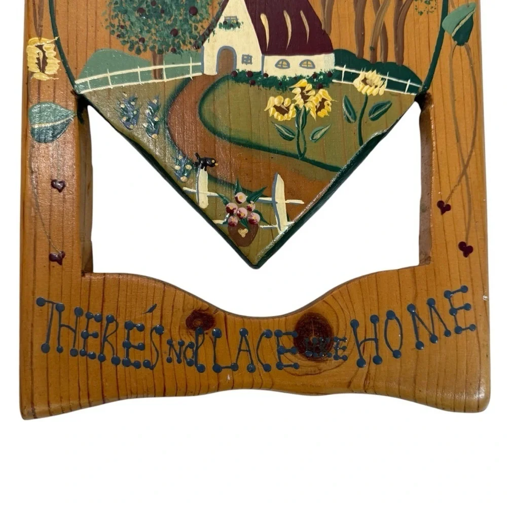 Rustic Heart-Shaped Wall Decor with Cottage Scene